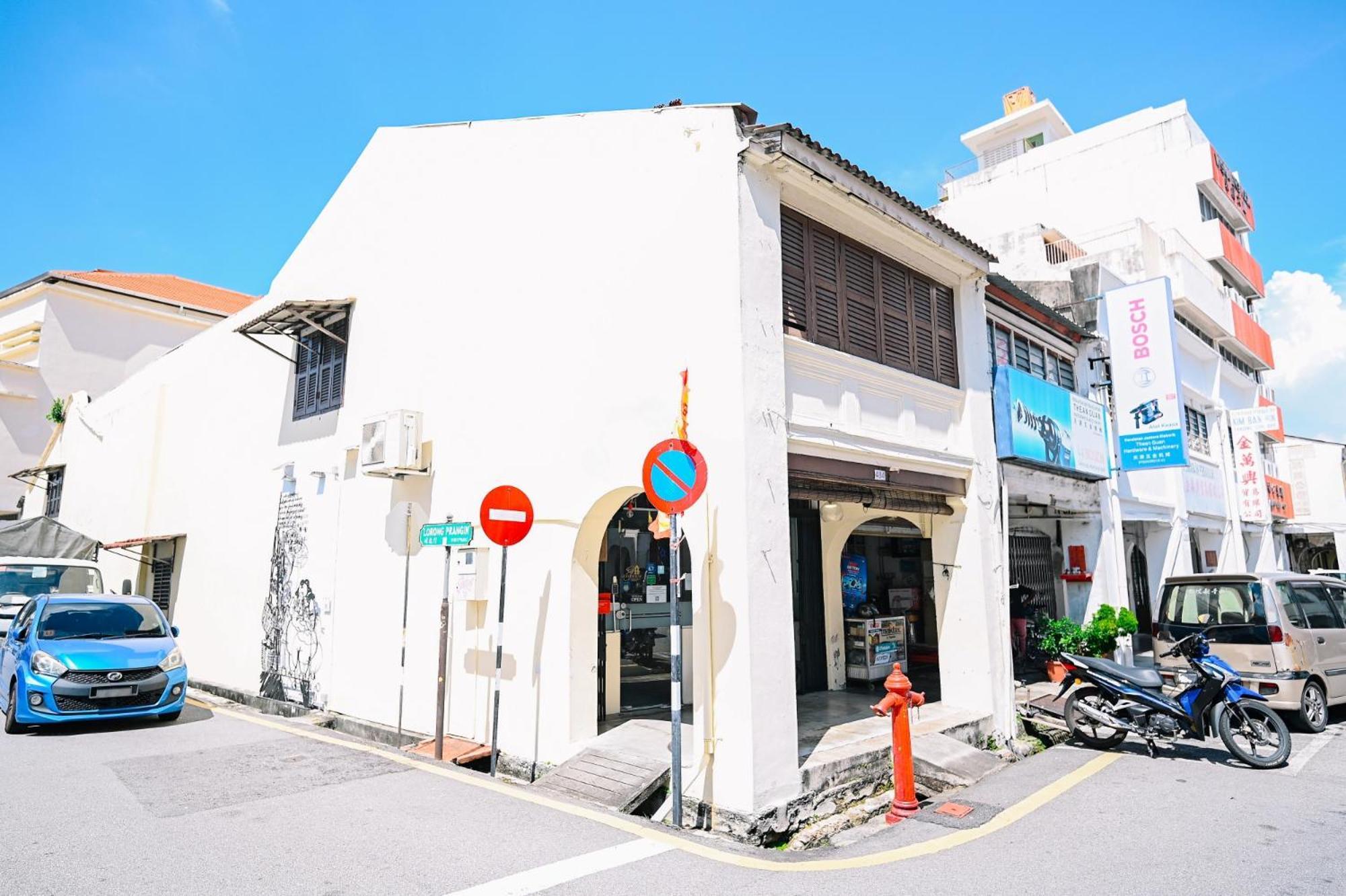 Swing & Pillows @ Street Asrama *